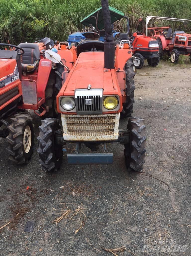 Kubota L2202DT Traktori