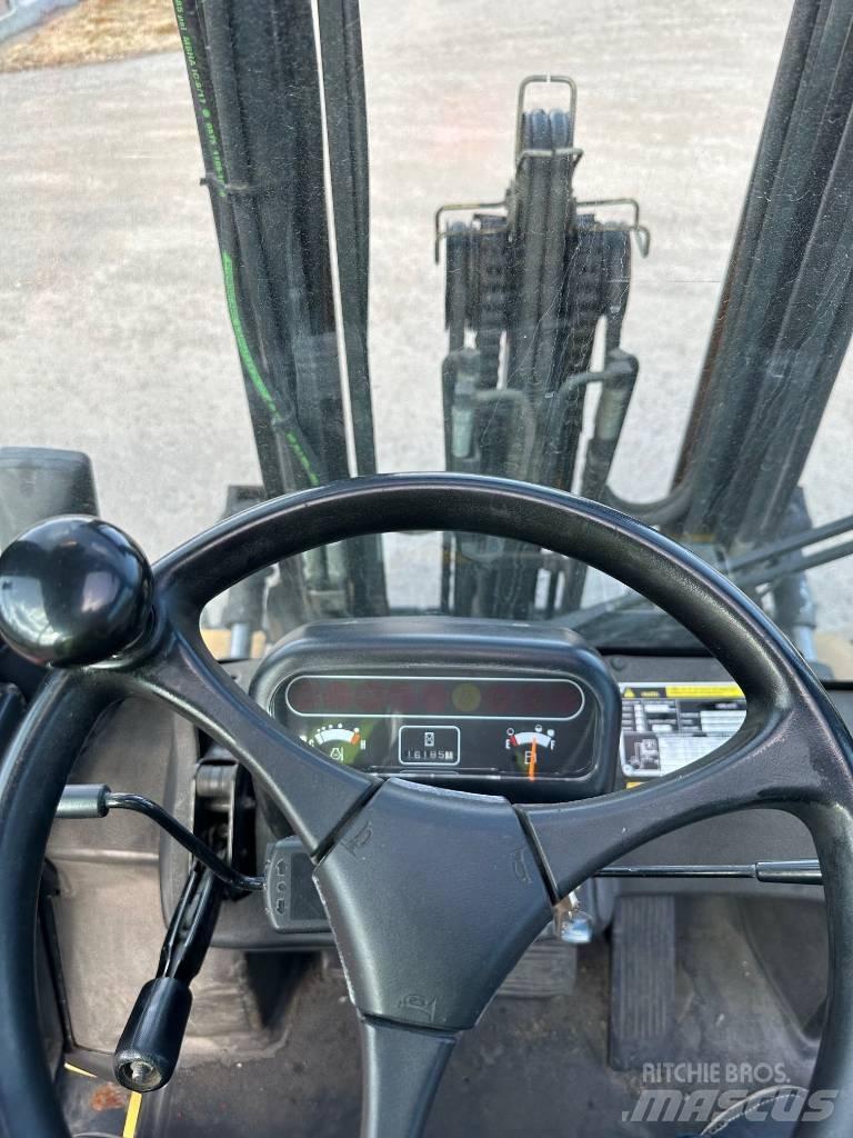CAT DP 25 K Dizelski viličari