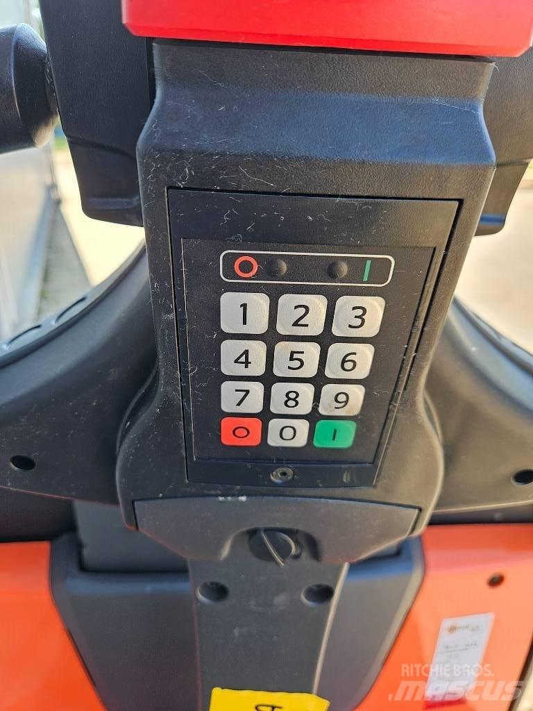 BT LWE 140 Nisko podizni električni viličar