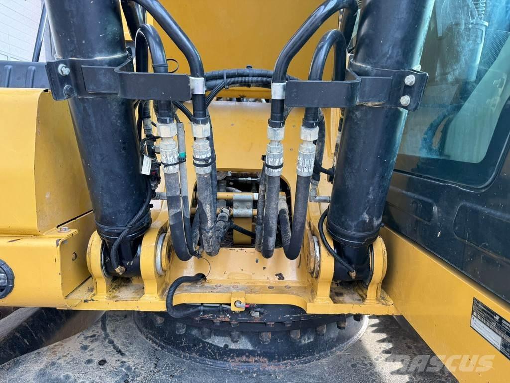 CAT 323 07A Bageri gusjeničari