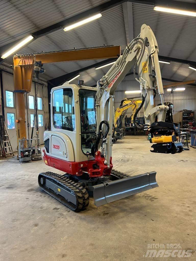 Takeuchi TB225 Mini bageri <7t