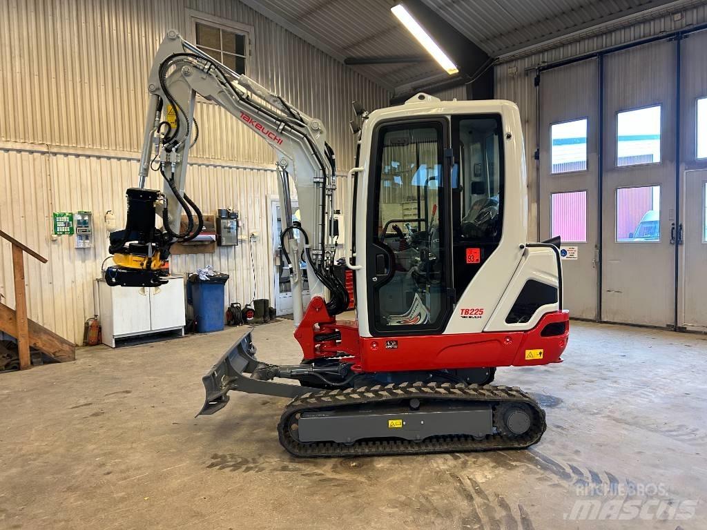 Takeuchi TB225 Mini bageri <7t