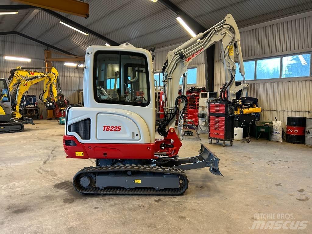 Takeuchi TB225 Mini bageri <7t