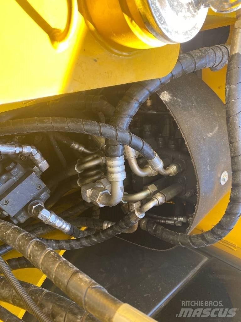Komatsu 70-8 Bageri gusjeničari