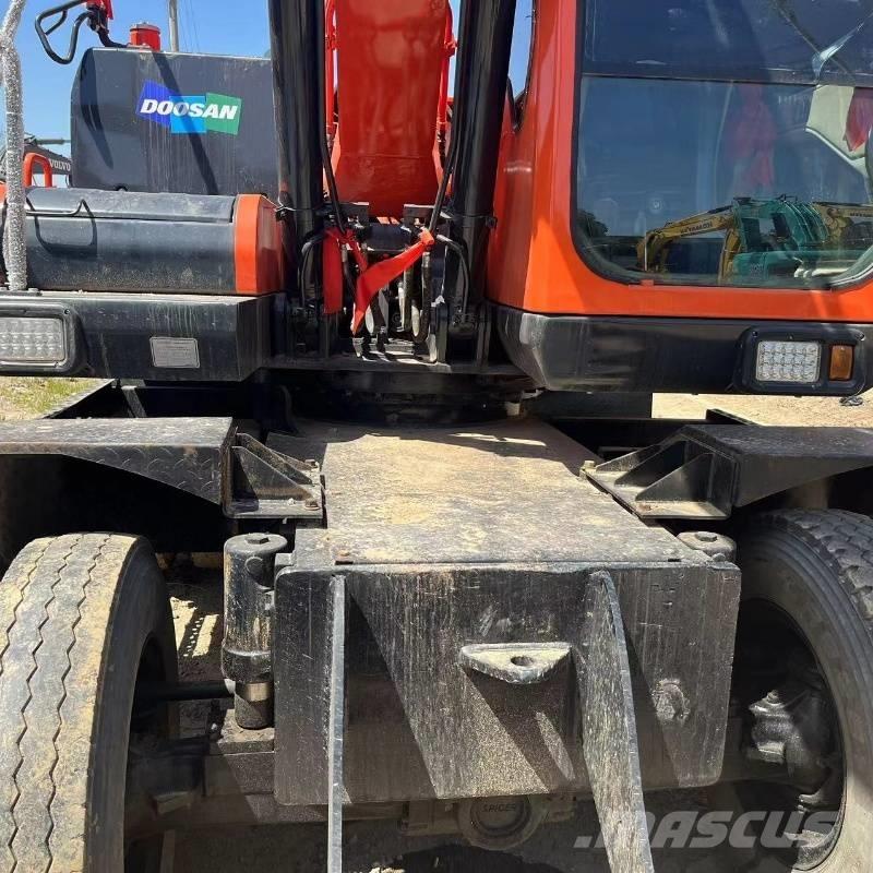 Doosan DX150W Bageri na kotačima