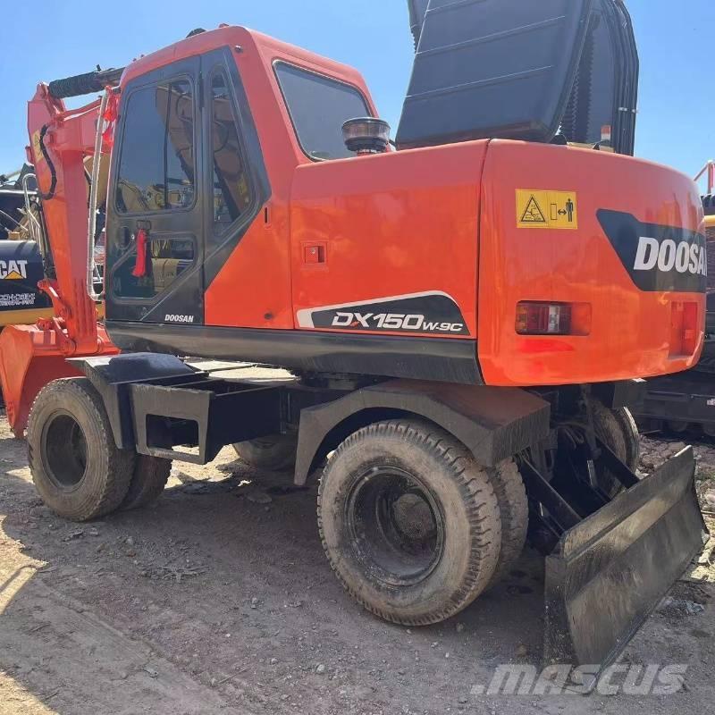 Doosan DX150W Bageri na kotačima
