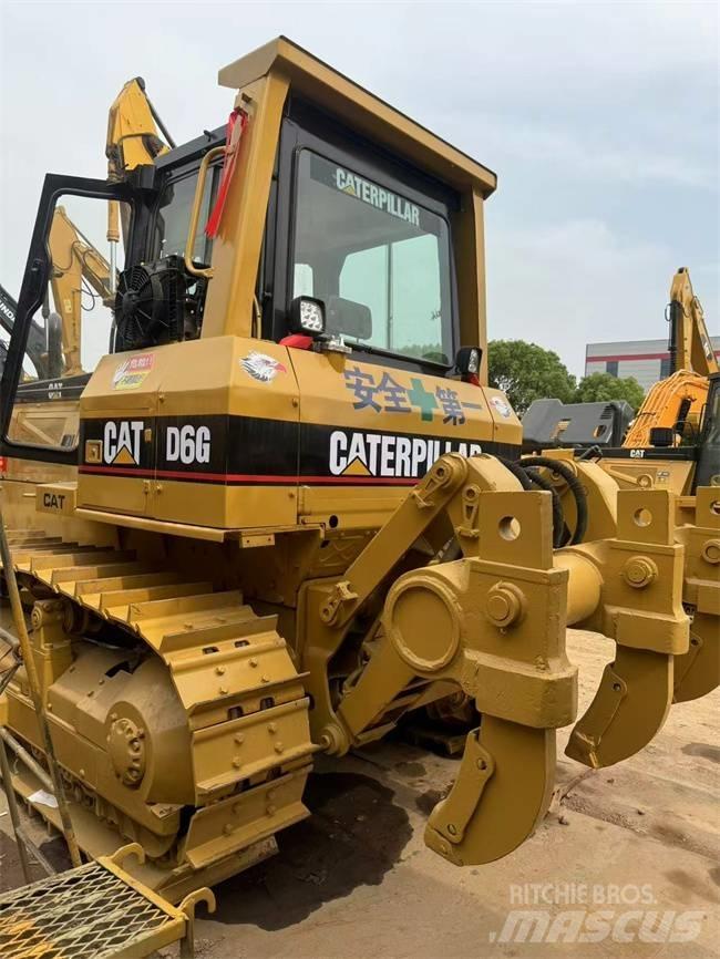 CAT D 6 G Buldožeri gusjeničari
