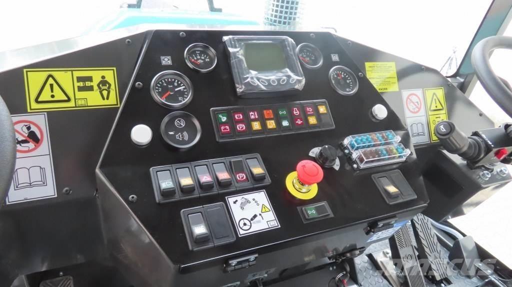 Ammann ART 240 Gumeni valjci na kotačima