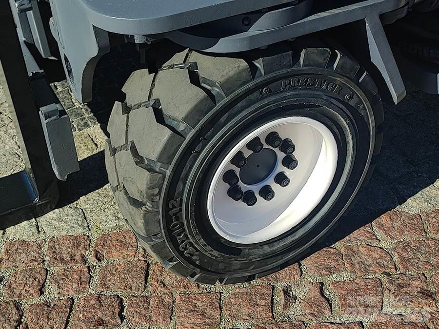 Combilift C5000XL Viličari sa 4-stranskim dohvatom