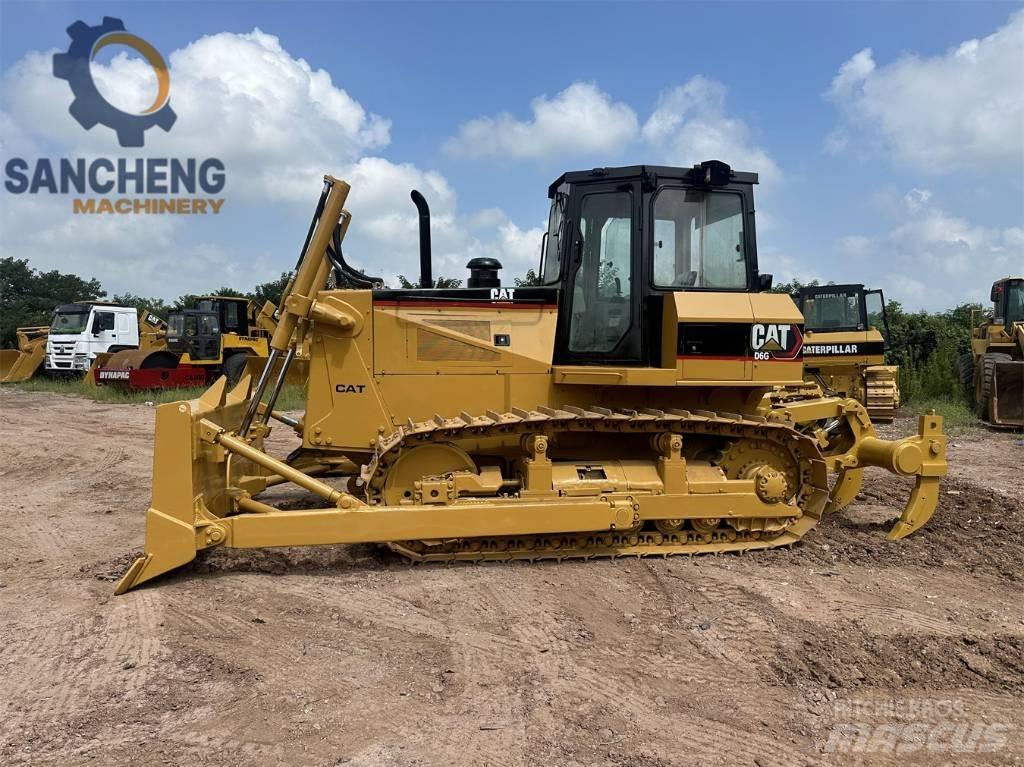 CAT D 6 G Buldožeri gusjeničari
