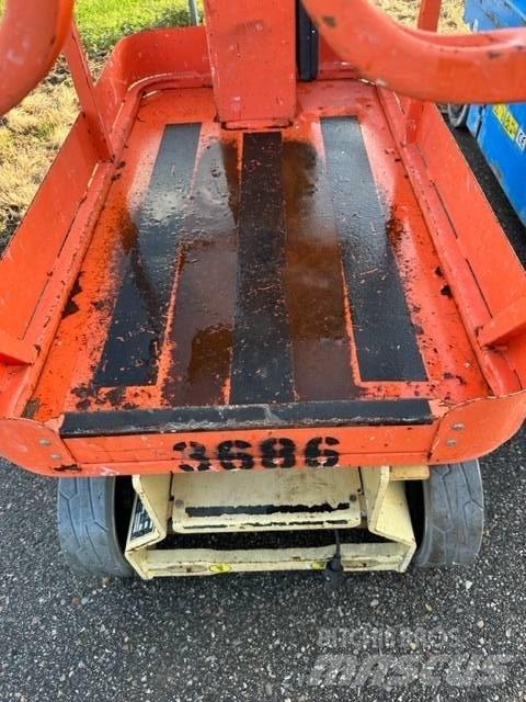 JLG 1230 ES Vertikalne radne podizne platforme