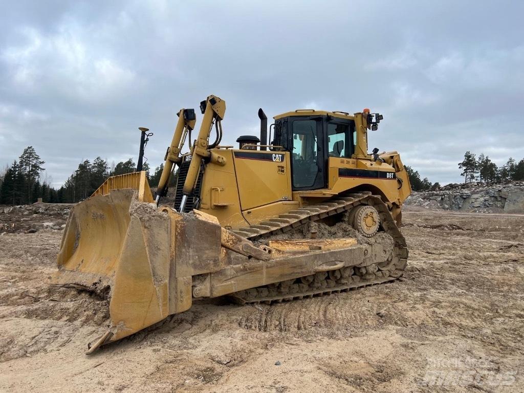 CAT D 8 T Buldožeri gusjeničari