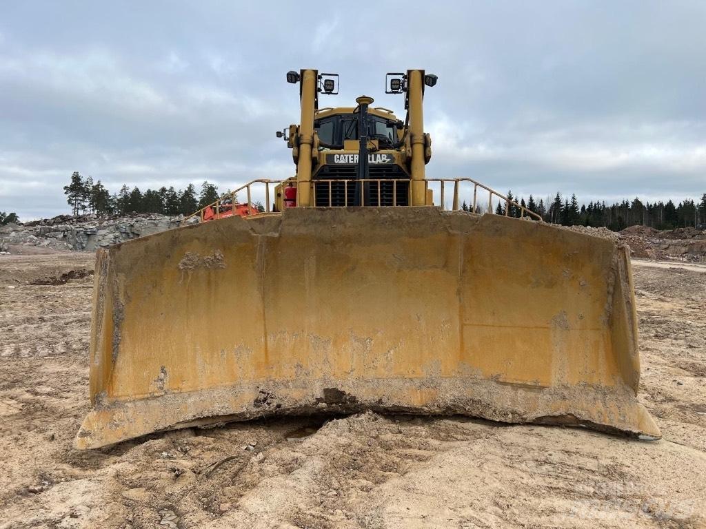 CAT D 8 T Buldožeri gusjeničari