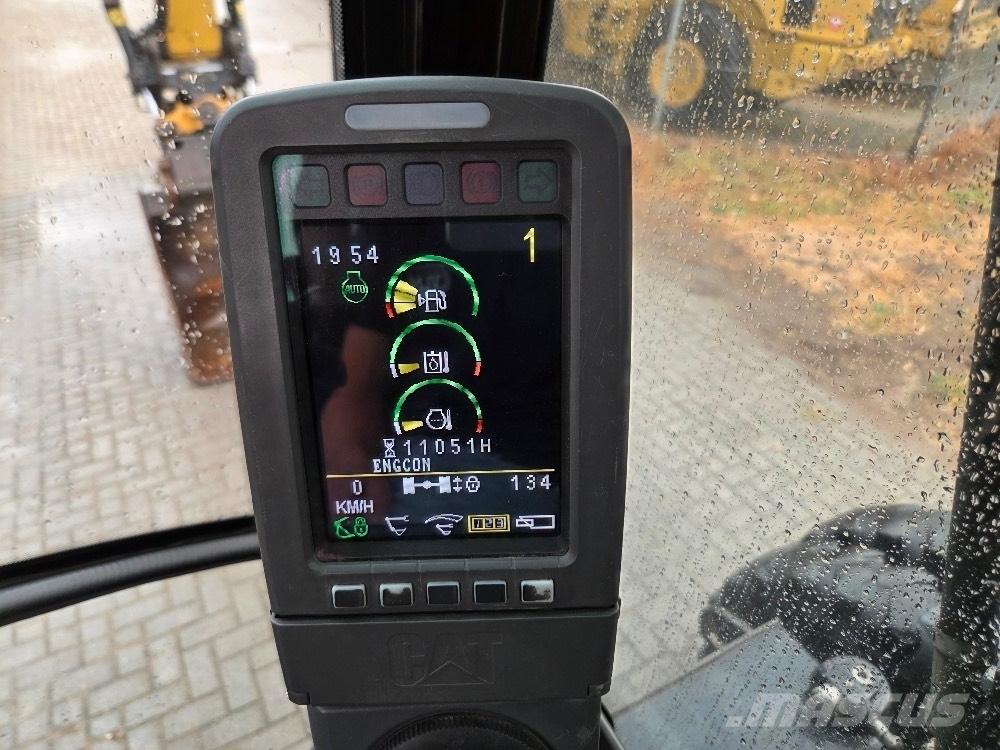 CAT M313D Bageri na kotačima