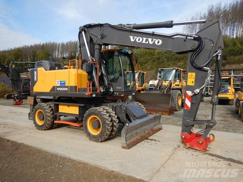 Volvo EW 220 E Bageri na kotačima
