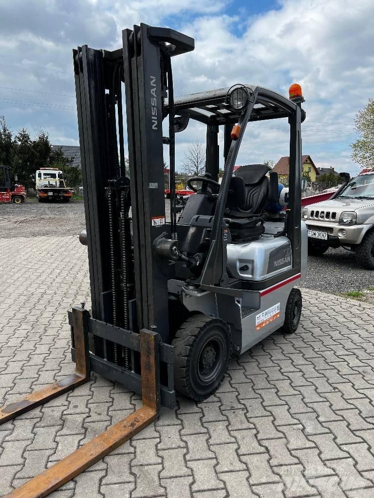 Nissan P1D1A18LQ Plinski viličari