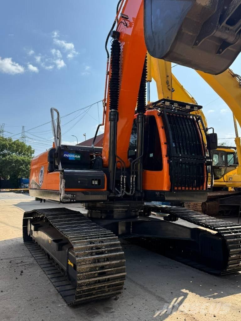 Doosan DX 225 LCA Bageri gusjeničari
