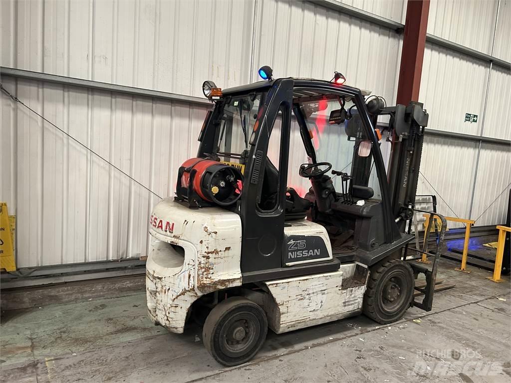 Nissan U1D2A25 Plinski viličari