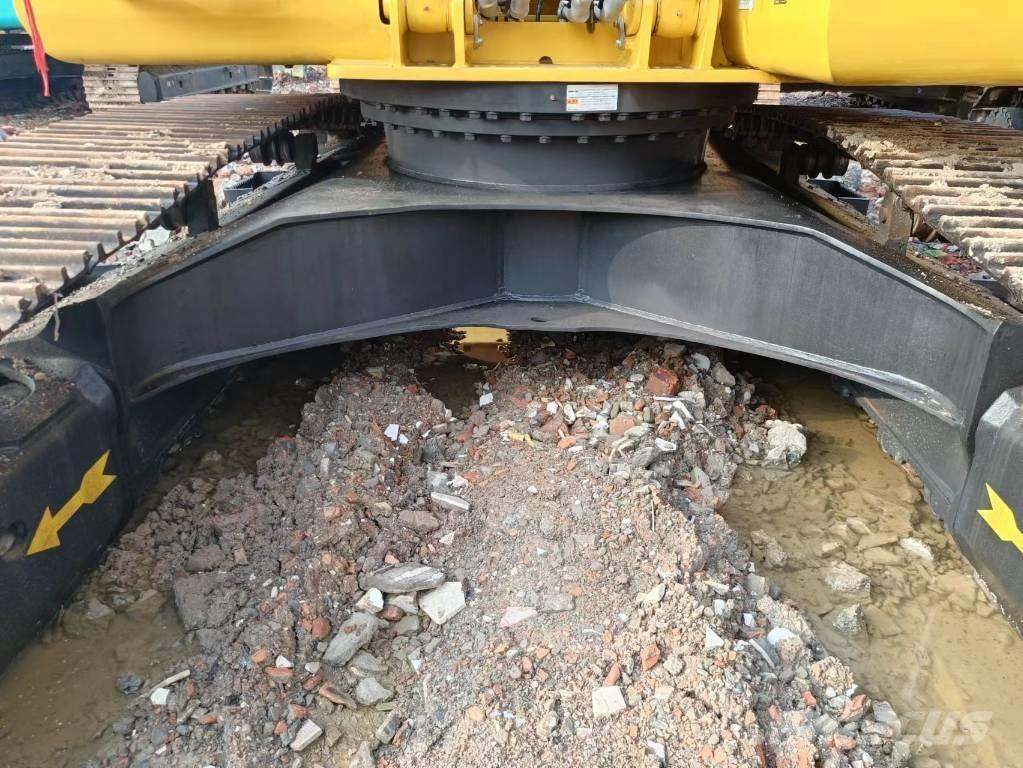 Komatsu PC 200-8 Bageri gusjeničari