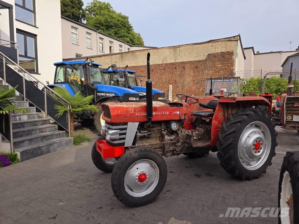 Massey Ferguson 158 Traktori