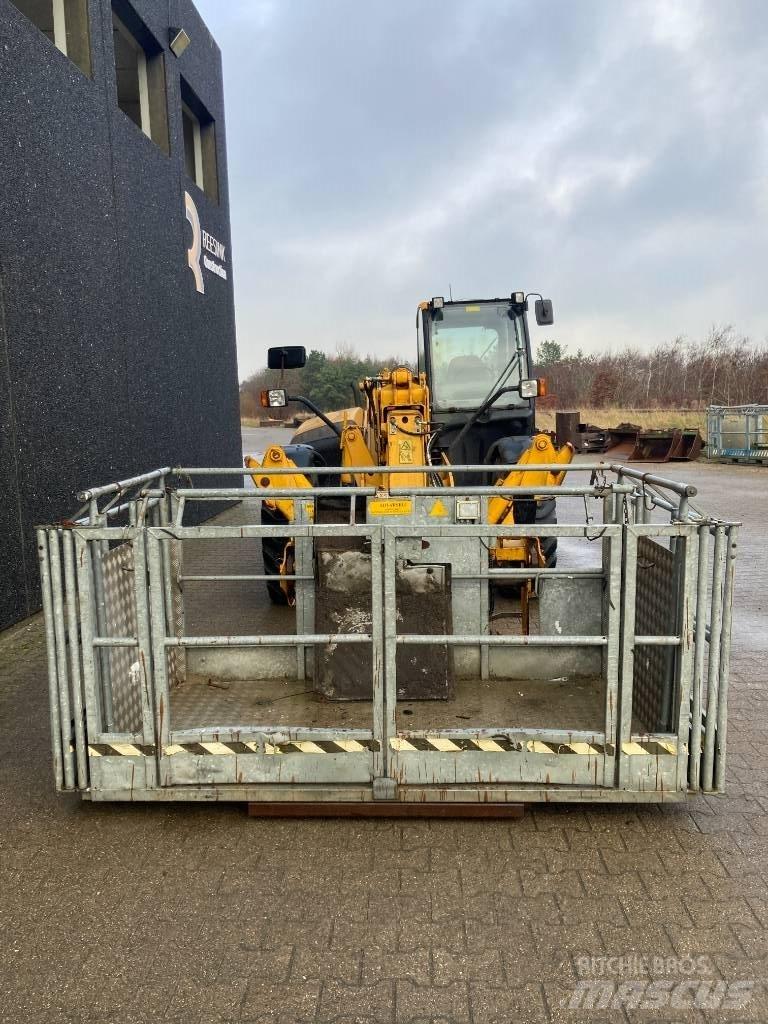 JCB 540-140 Teleskopski viličari