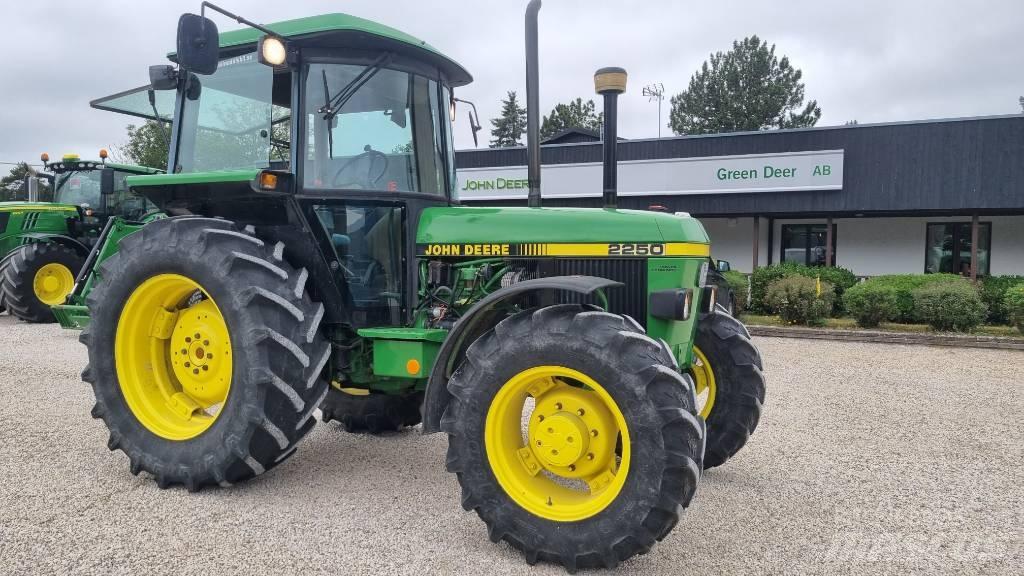 John Deere 2250 Traktori