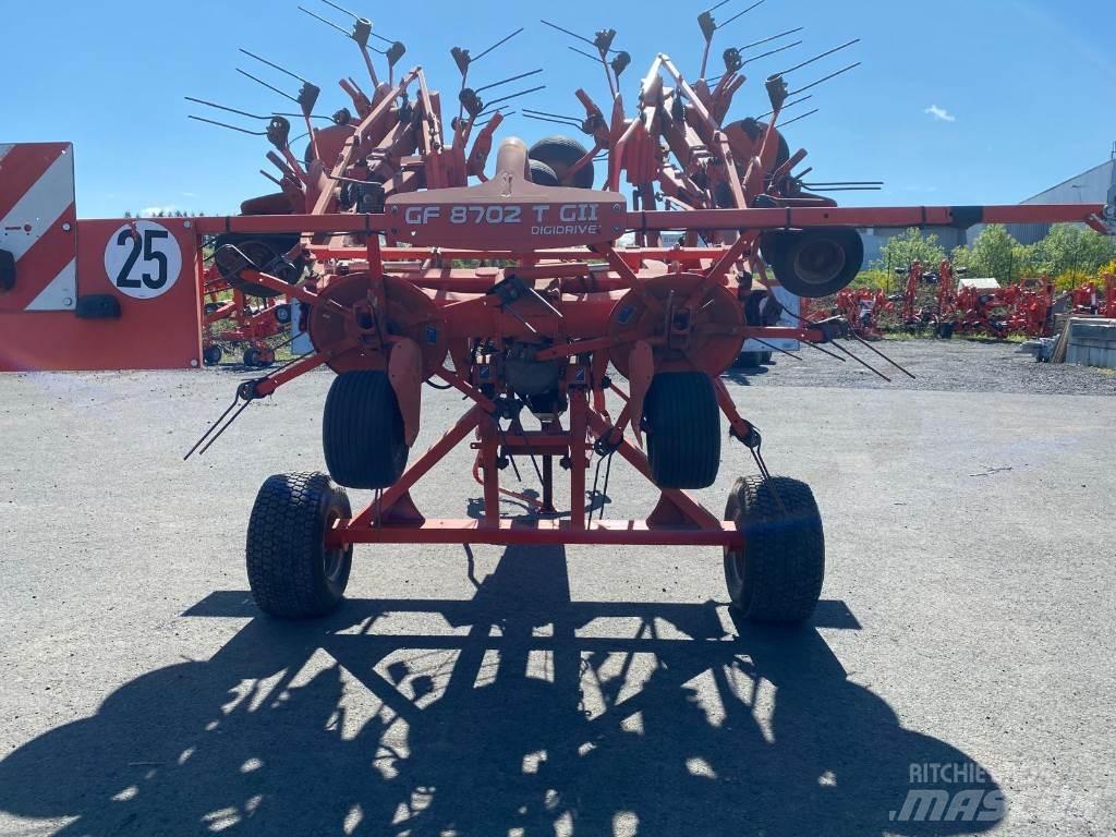 Kuhn GF8702T Okretači i sakupljači sijena