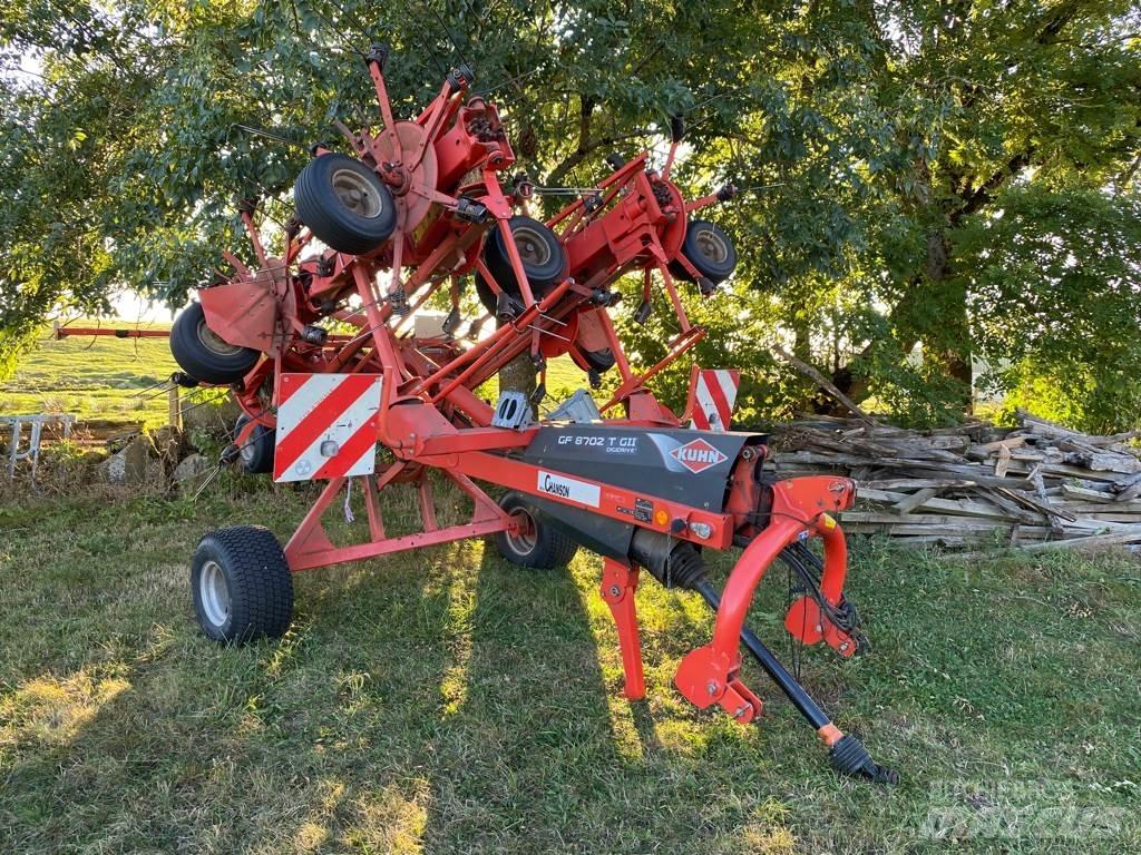 Kuhn GF8702T Okretači i sakupljači sijena
