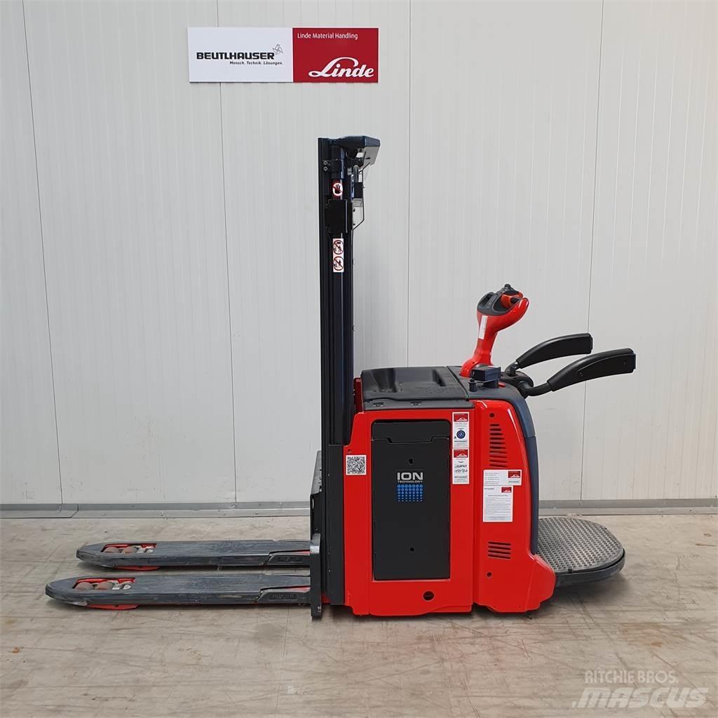 Linde D12AP Ručni električni viličar