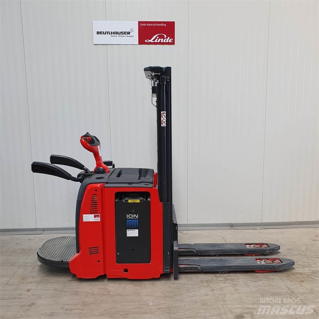Linde D12AP Ručni električni viličar