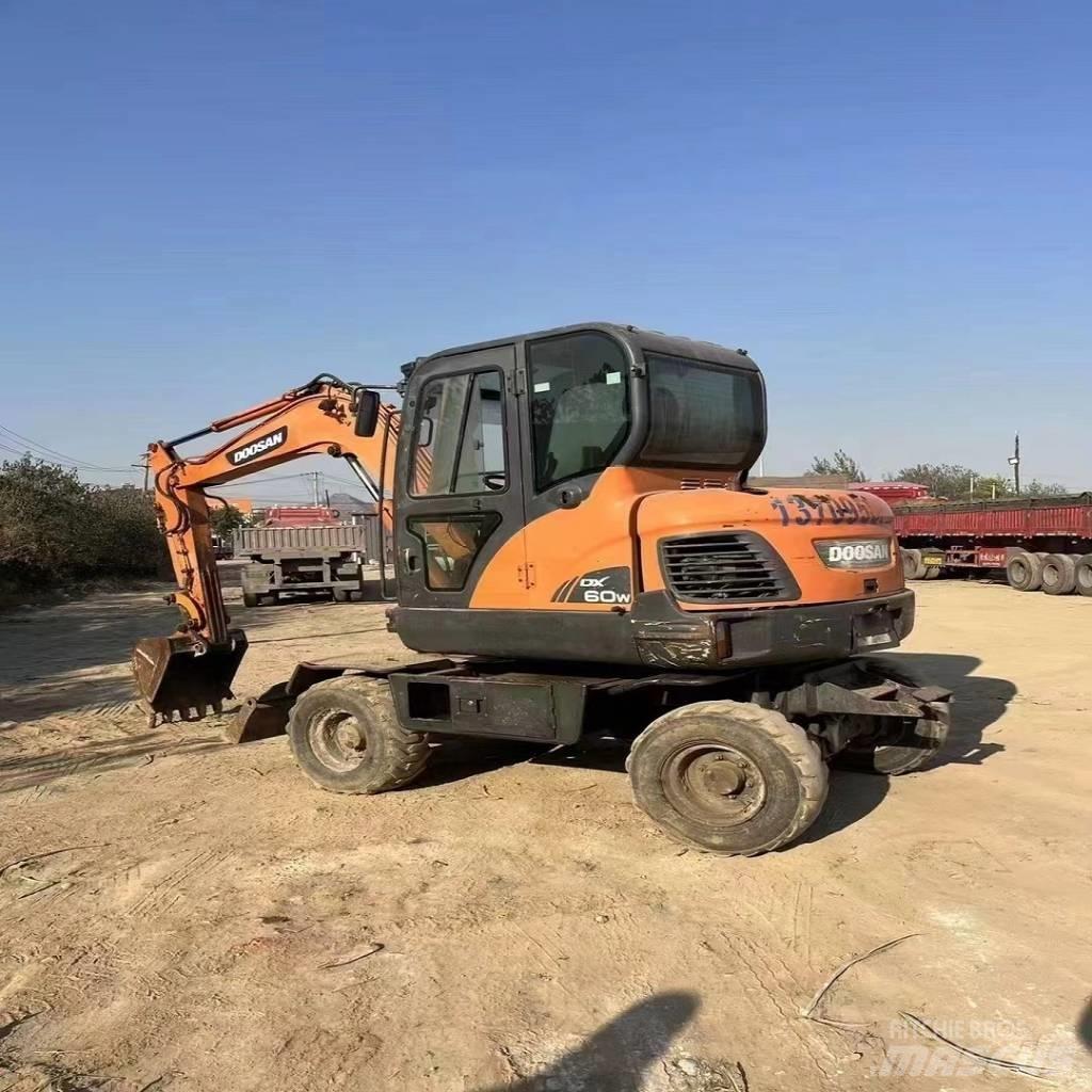Doosan DX60W Bageri na kotačima