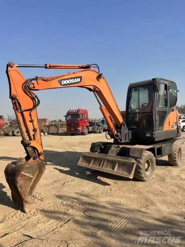 Doosan DX60W Bageri na kotačima