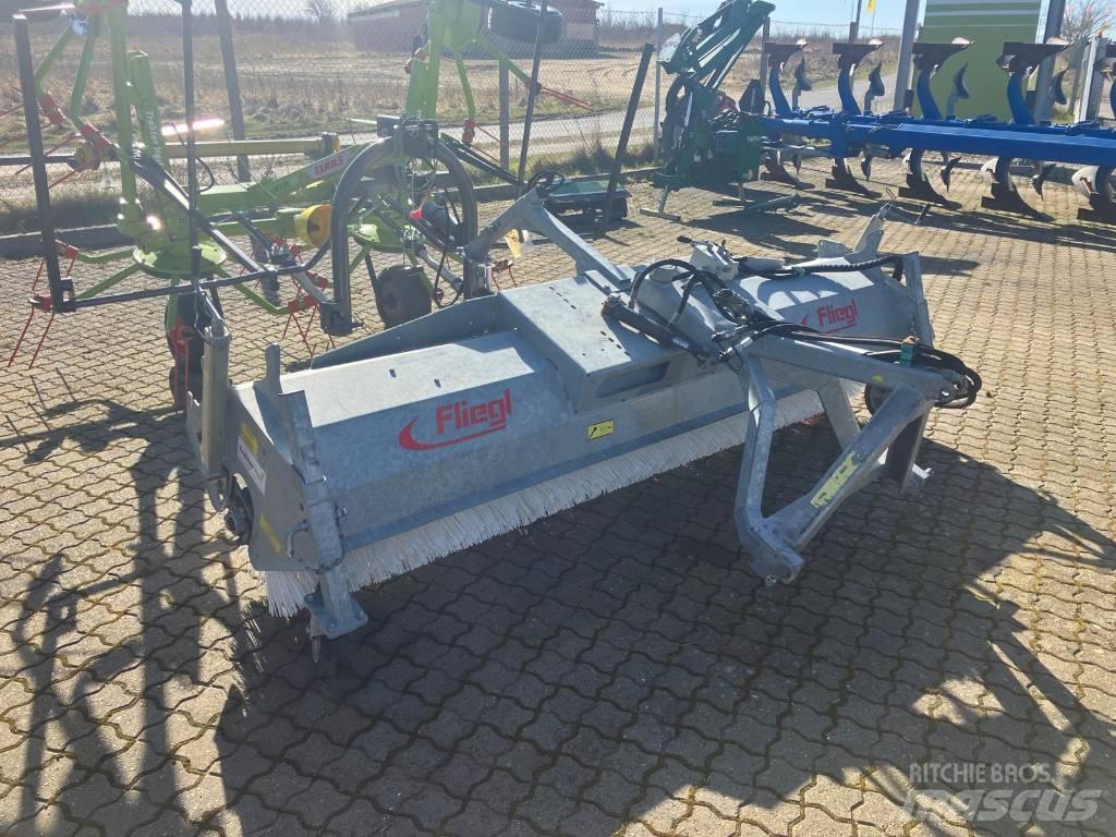 Fliegl Kost 2,8 m. Ostala oprema za traktore