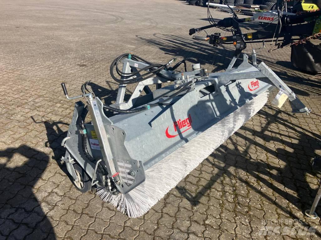 Fliegl Kost 2,8 m. Ostala oprema za traktore