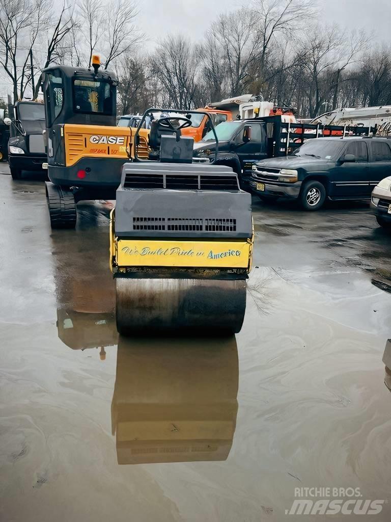Bomag BW 100 AD-3 Valjci sa dvojnim bubnjem