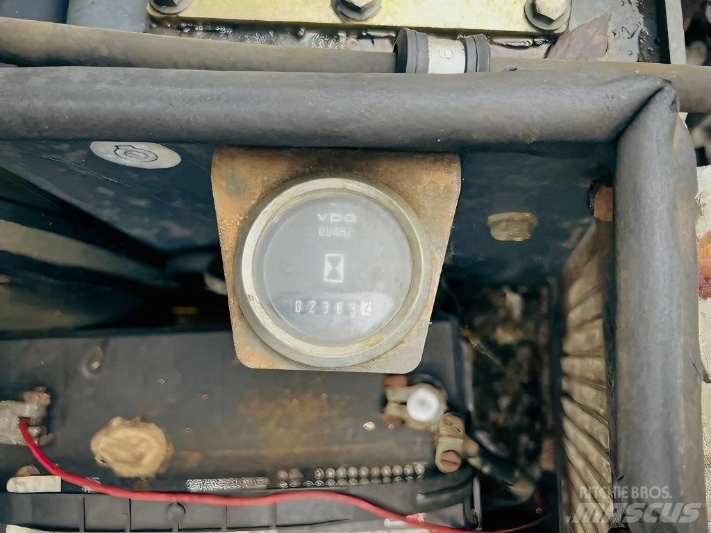Bomag BW 100 AD-3 Valjci sa dvojnim bubnjem