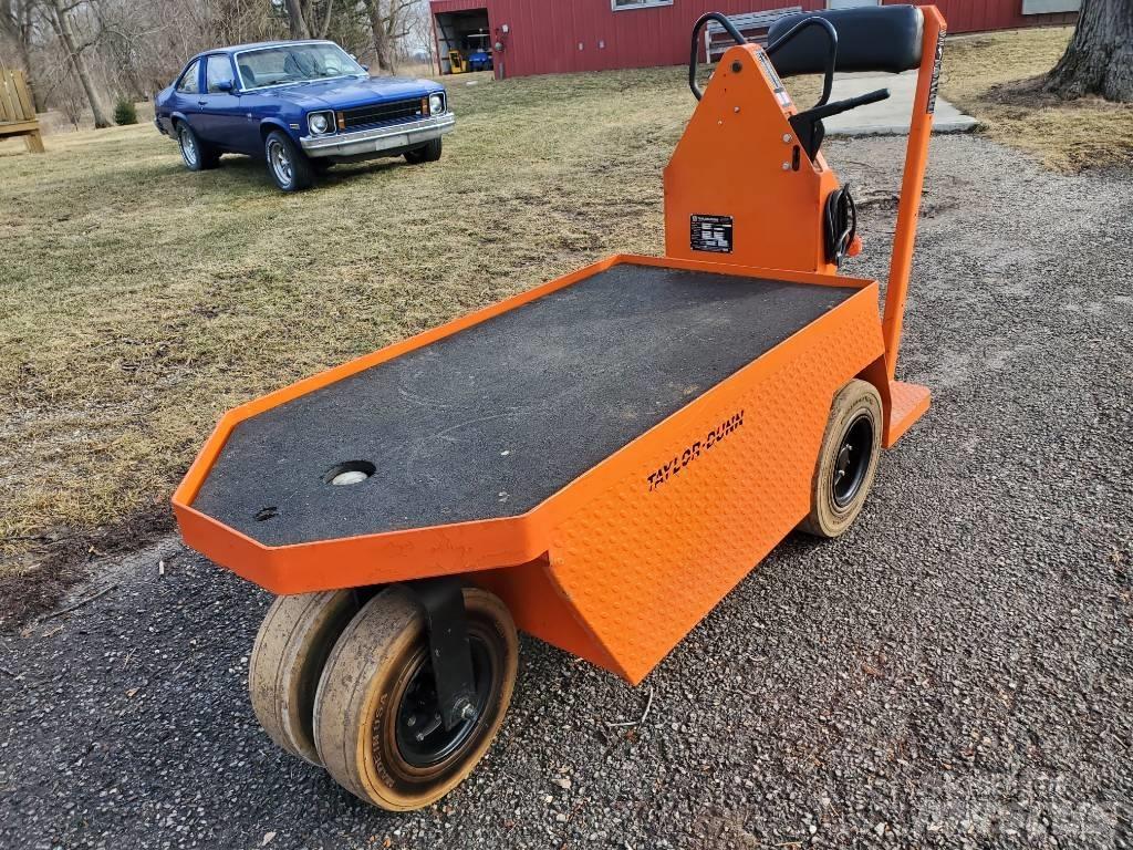 Taylor-Dunn SC100 Vučna vozila