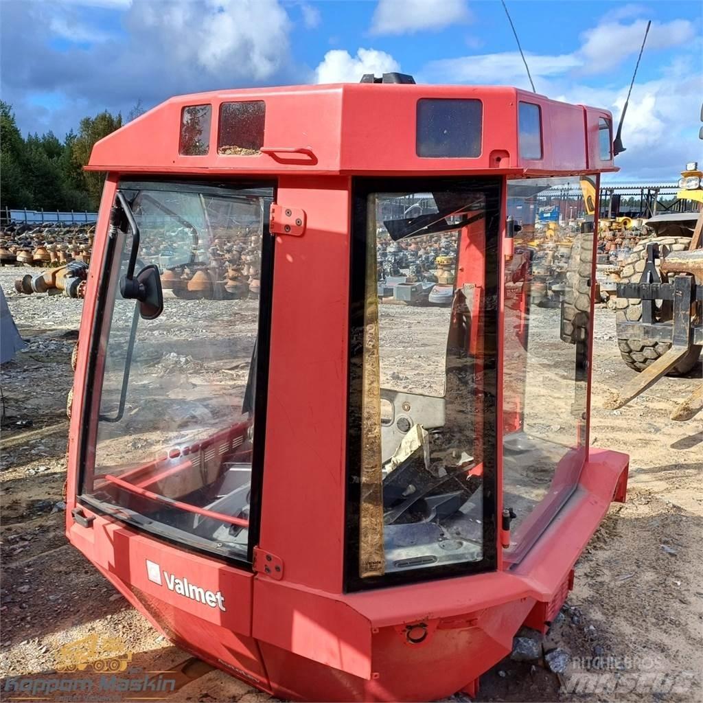 Valmet 941 Kabine i unutrašnjost