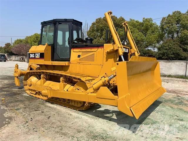 CAT D 6 G Buldožeri gusjeničari