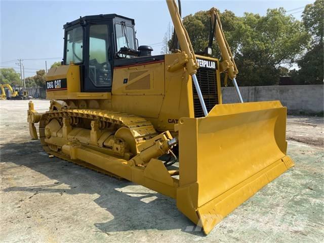 CAT D 6 G Buldožeri gusjeničari