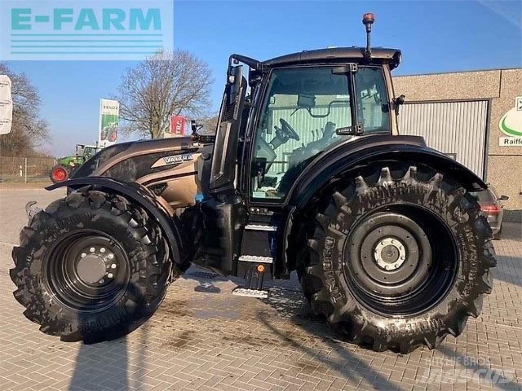 Valtra t215a Traktori