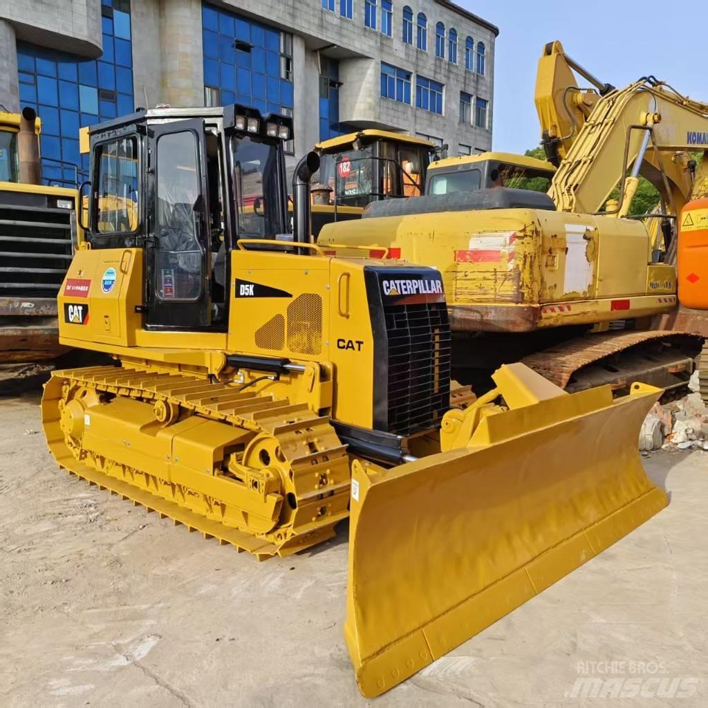 CAT D 5 K Buldožeri gusjeničari