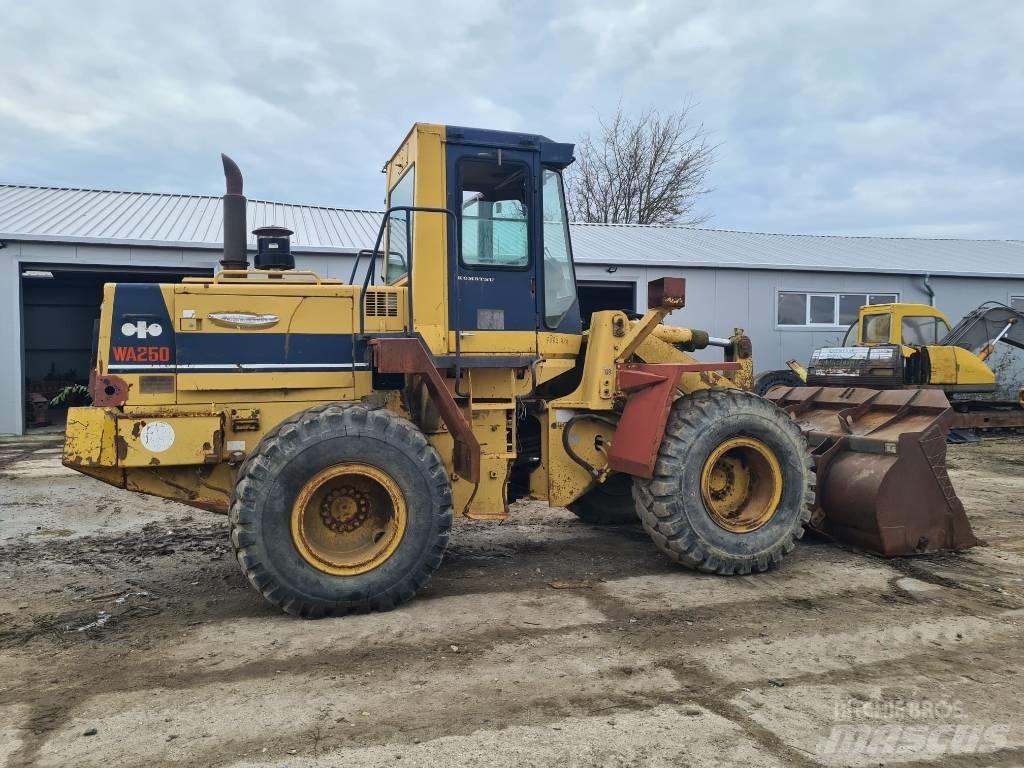 Komatsu WA 250 Utovarivači na kotačima