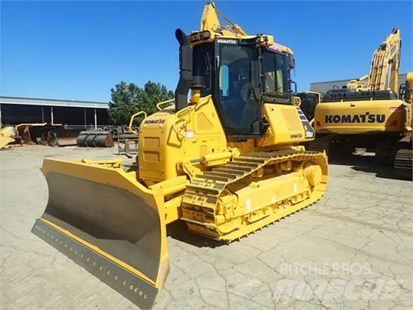 Komatsu D51EXi-24 Buldožeri gusjeničari