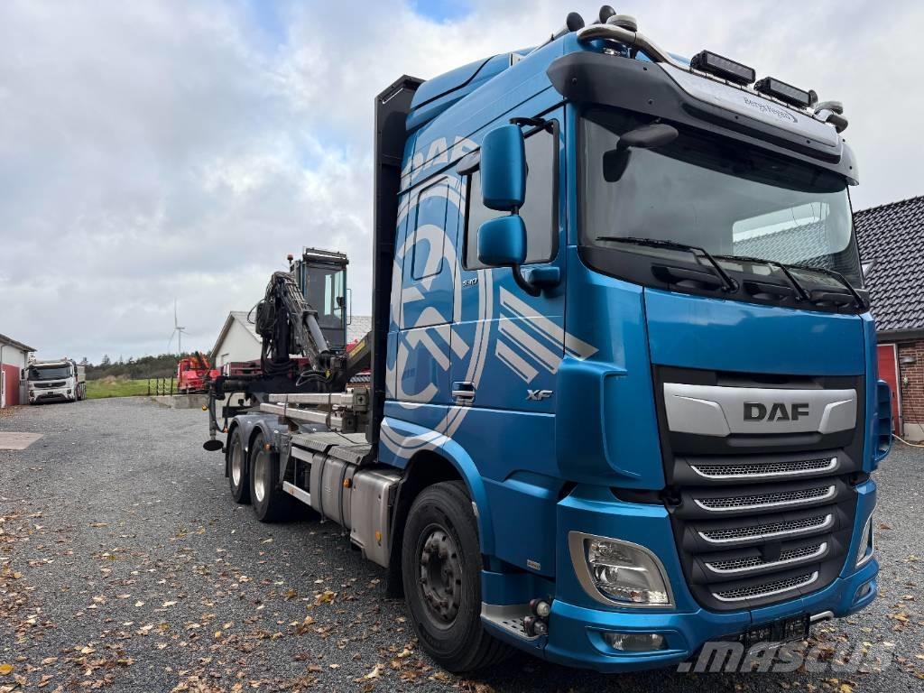 DAF XF 530 6x4 Kamioni za prijevoz šumskih strojeva