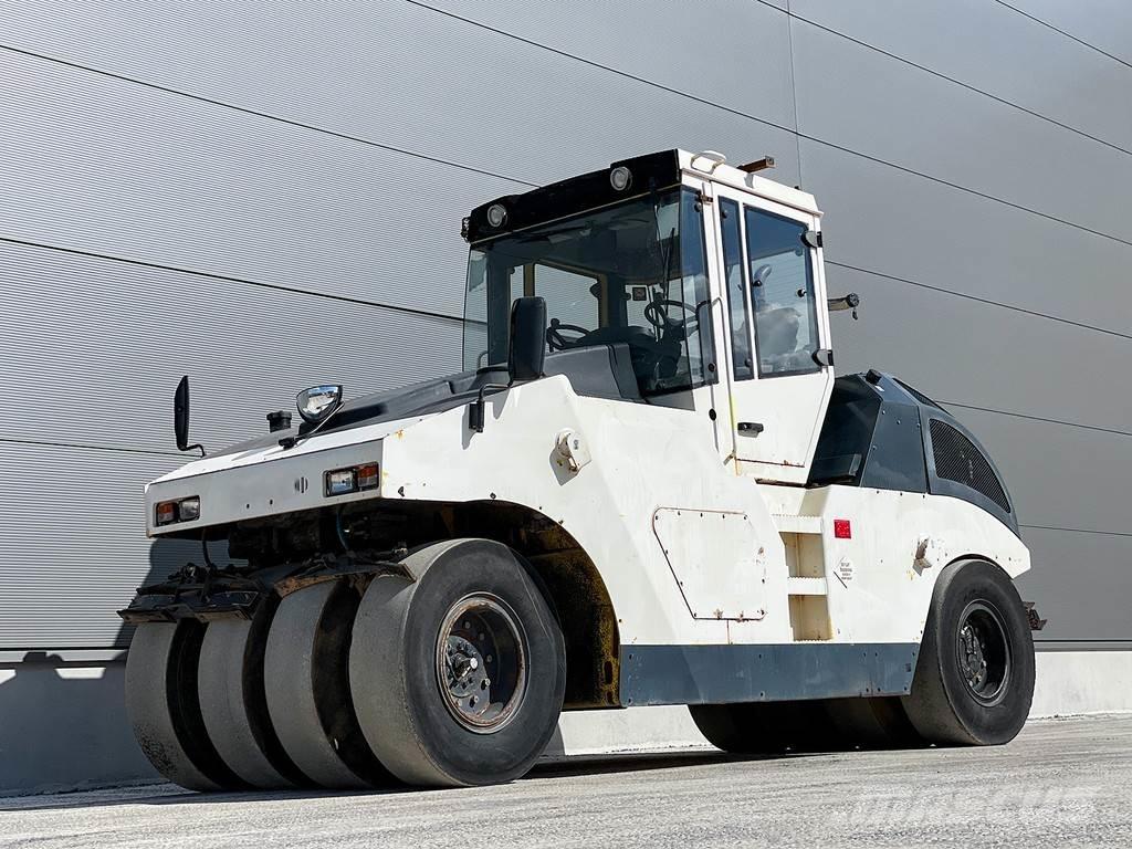 Bomag BW 24 RH Gumeni valjci na kotačima