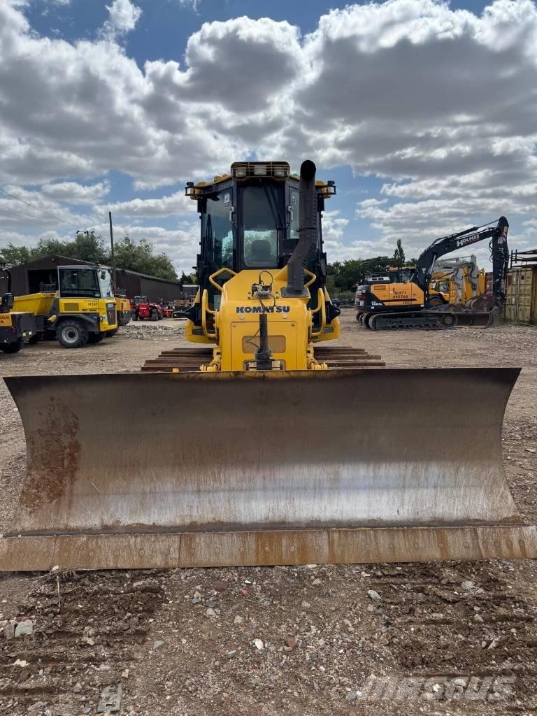 Komatsu D51PX-24 Buldožeri gusjeničari