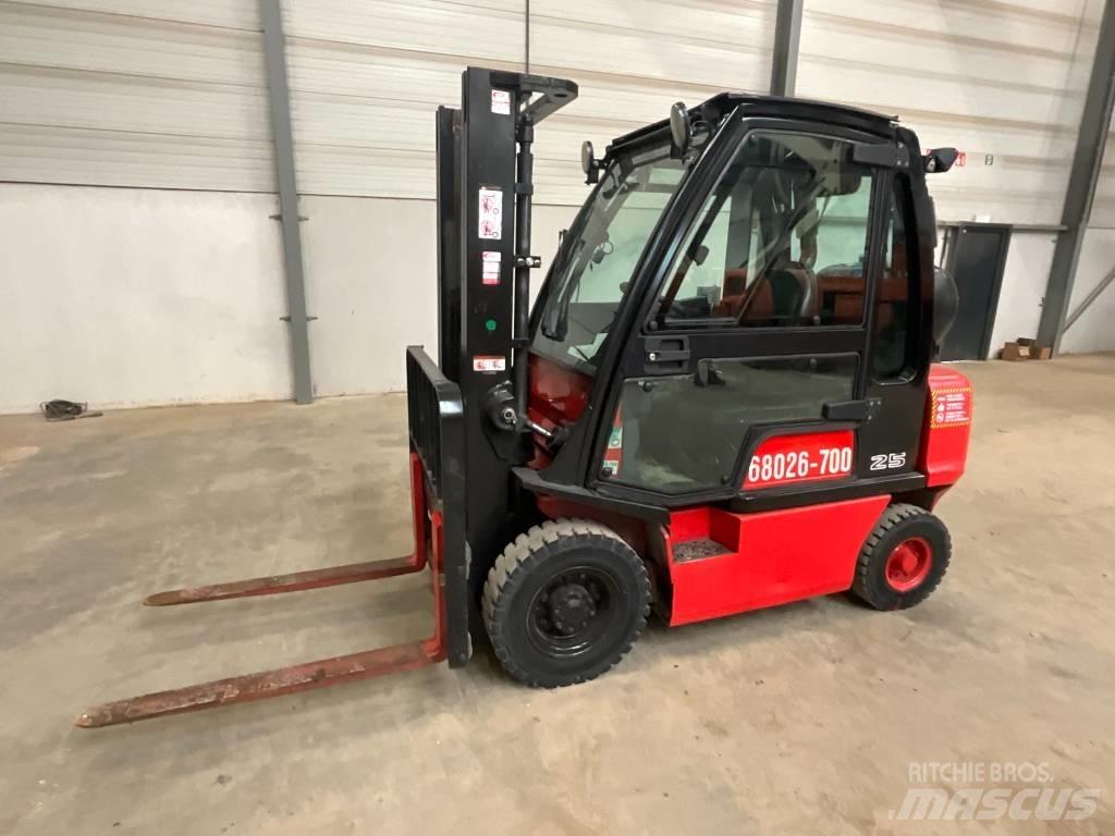 Nissan U1 D2 A 25 LQ Plinski viličari