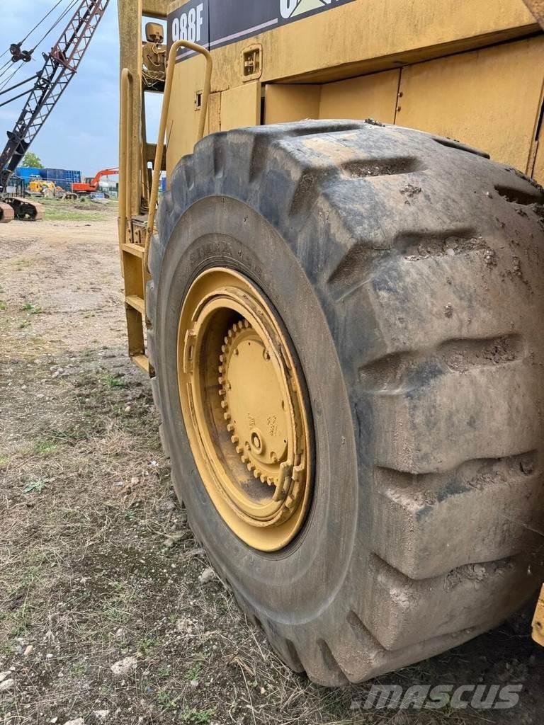 CAT 988F Utovarivači na kotačima