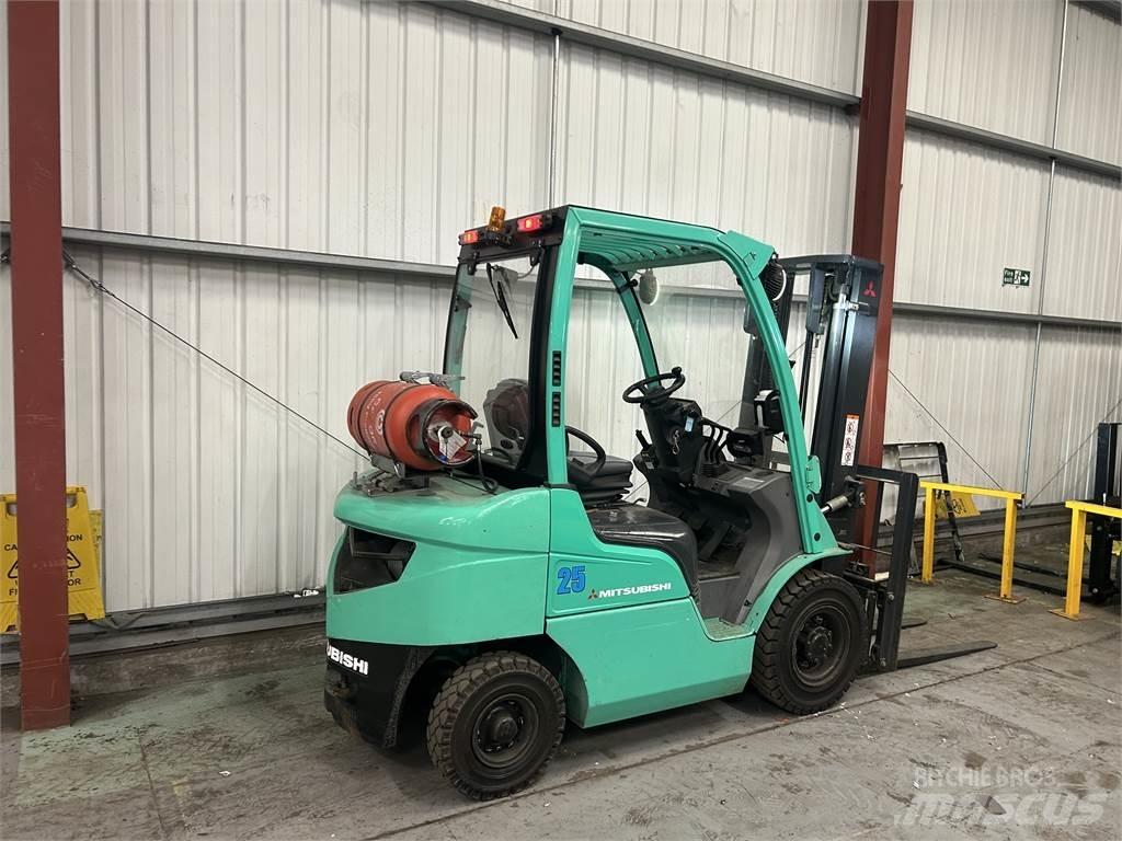 Mitsubishi FG25N Plinski viličari